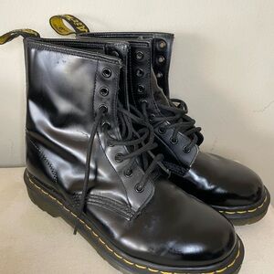 DOCTOR MARTENS BOOTS 🥾size UK-6 US-8